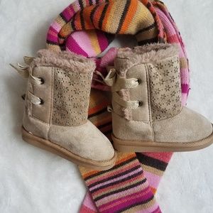 Crazy 8 toddler fuzzy boots size 6 EUC